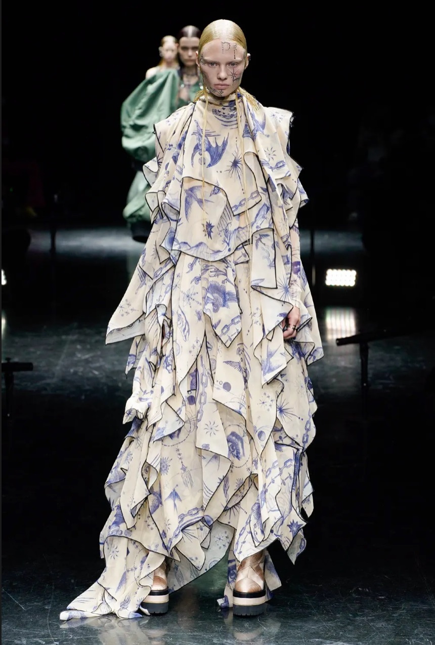 Jean Paul Gaultier và sự trở lại sàn catwalk huy hoàng, ấn tượng