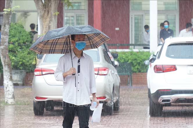 Bắc Bộ nắng nóng cục bộ, Tây Nguyên và Nam Bộ mưa dông về chiều tối