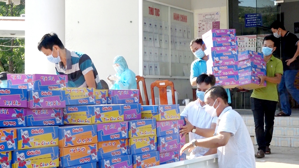 Chung tay hỗ trợ trong mùa dịch bệnh