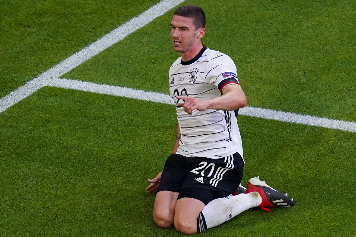MU quan tâm Griezmann, Arsenal mua Dani Olmo