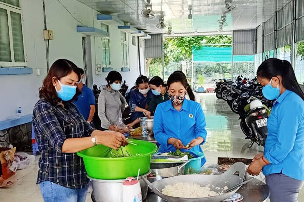 Các cấp công đoàn An Giang chung tay đẩy lùi dịch bệnh