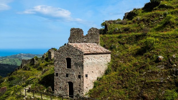 Italy: Những ngôi làng trả 33.000 USD cho ai muốn chuyển đến sống