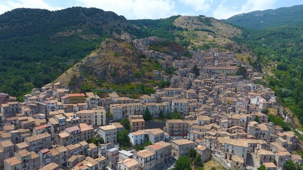 Italy: Những ngôi làng trả 33.000 USD cho ai muốn chuyển đến sống