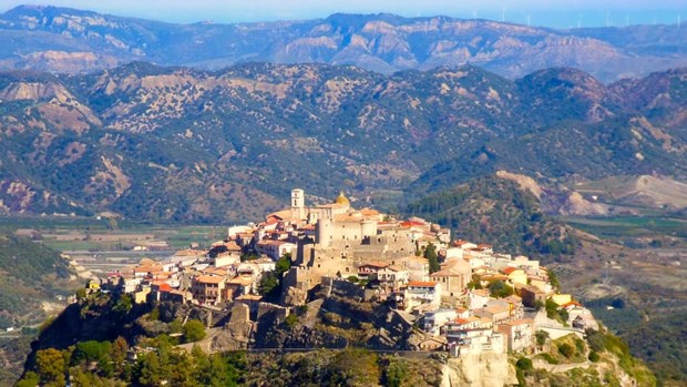 Italy: Những ngôi làng trả 33.000 USD cho ai muốn chuyển đến sống