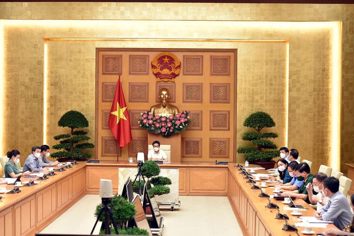 Kiên trì chiến lược, linh hoạt biện pháp, hai mũi giáp công