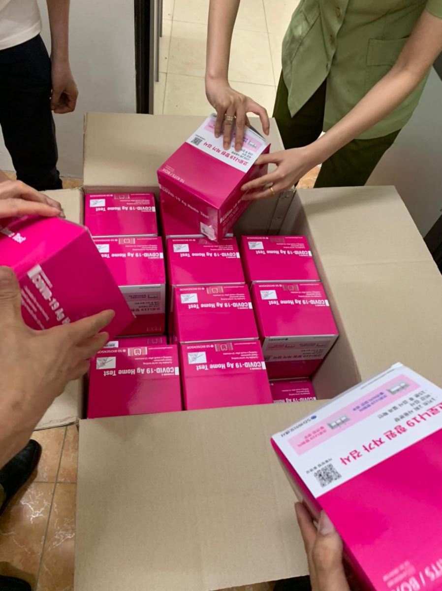 Phát hiện đối tượng vận chuyển, buôn bán trái phép 400 bộ test COVID-19 trên mạng xã hội