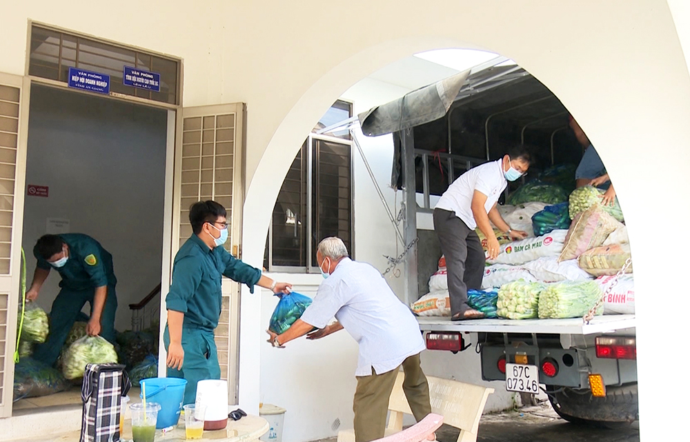 An Giang hỗ trợ người dân TP. Hồ Chí Minh gặp khó khăn, do ảnh hưởng dịch bệnh COVID-19 gần 1 tỷ đồng