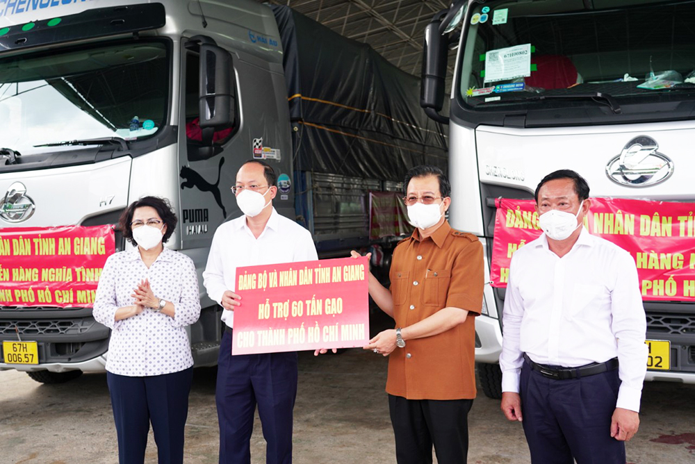 An Giang hỗ trợ người dân TP. Hồ Chí Minh gặp khó khăn, do ảnh hưởng dịch bệnh COVID-19 gần 1 tỷ đồng