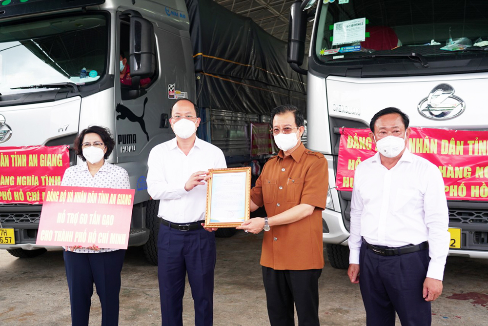 An Giang hỗ trợ người dân TP. Hồ Chí Minh gặp khó khăn, do ảnh hưởng dịch bệnh COVID-19 gần 1 tỷ đồng