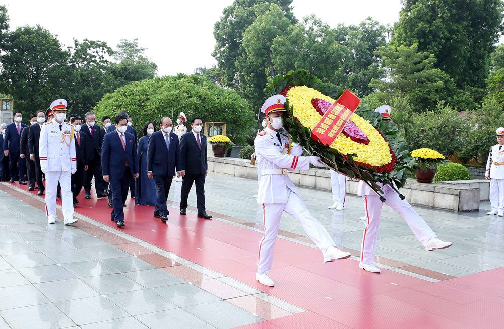 Đại biểu Quốc hội khóa XV vào Lăng viếng Chủ tịch Hồ Chí Minh