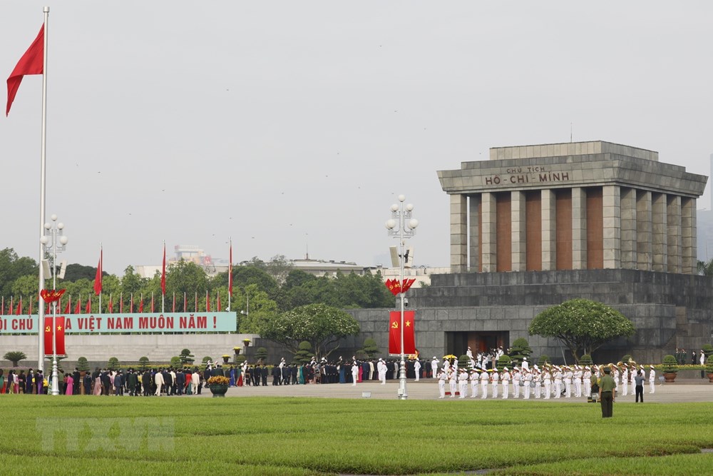 Đại biểu Quốc hội khóa XV vào Lăng viếng Chủ tịch Hồ Chí Minh