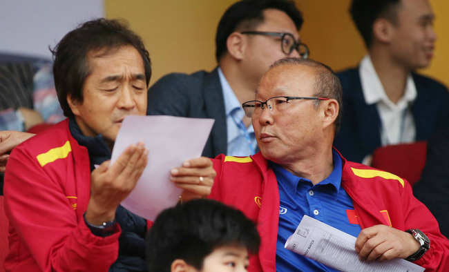 V-League dời sang năm 2022: Khó chồng khó cho thầy Park