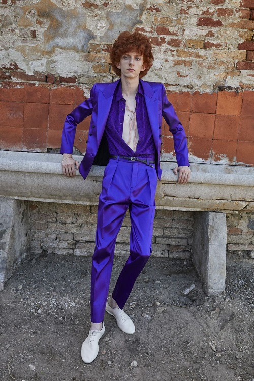 Saint Laurent đem phong cách năm 70 và thiên nhiên trở lại BST nam xuân hè 2022