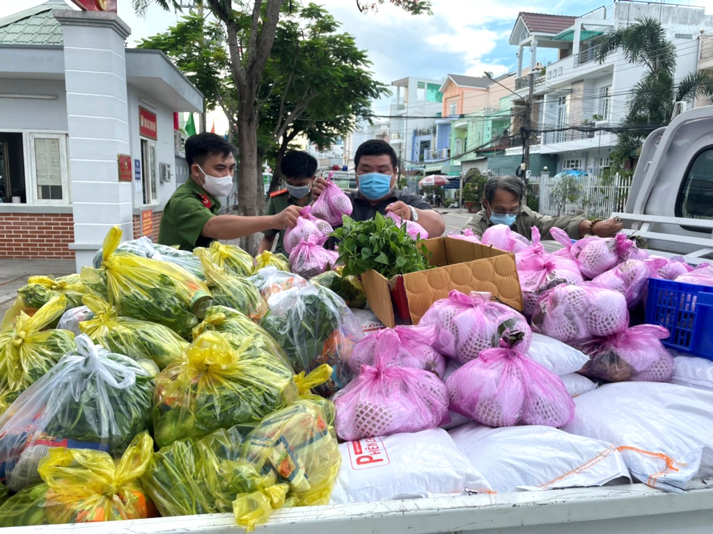 Những chuyến xe mang tên hạt gạo nghĩa tình