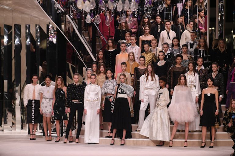 Bộ sưu tập Métiers d’Art 2021 của Dior quay trở lại quê hương