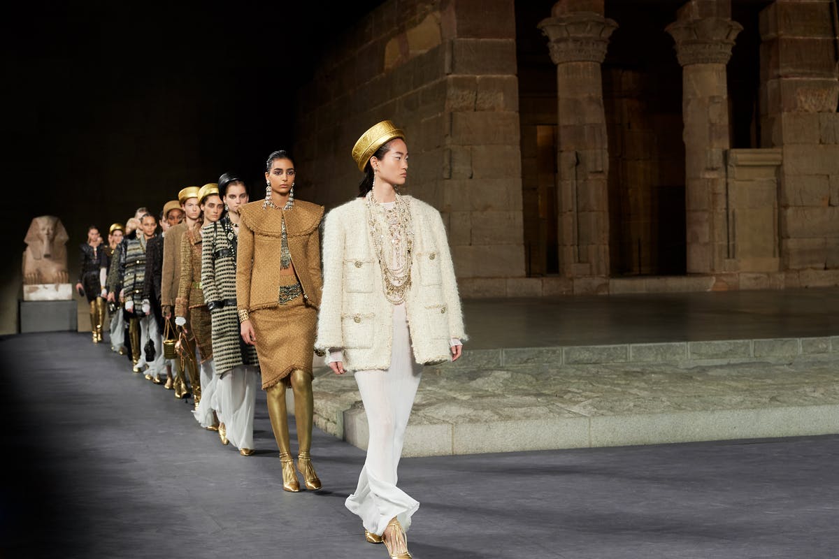 Bộ sưu tập Métiers d’Art 2021 của Dior quay trở lại quê hương