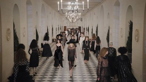Bộ sưu tập Métiers d’Art 2021 của Dior quay trở lại quê hương