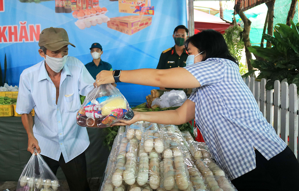 Khai trương “Gian hàng 0 đồng” của lực lượng vũ trang tỉnh