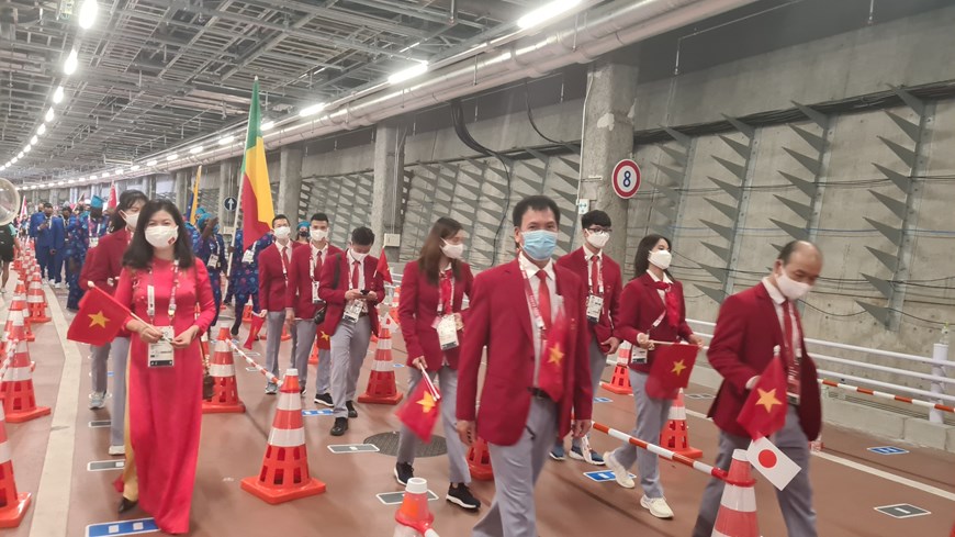 Hình ảnh Đoàn thể thao Việt Nam diễu hành ở lễ khai mạc Olympic Tokyo