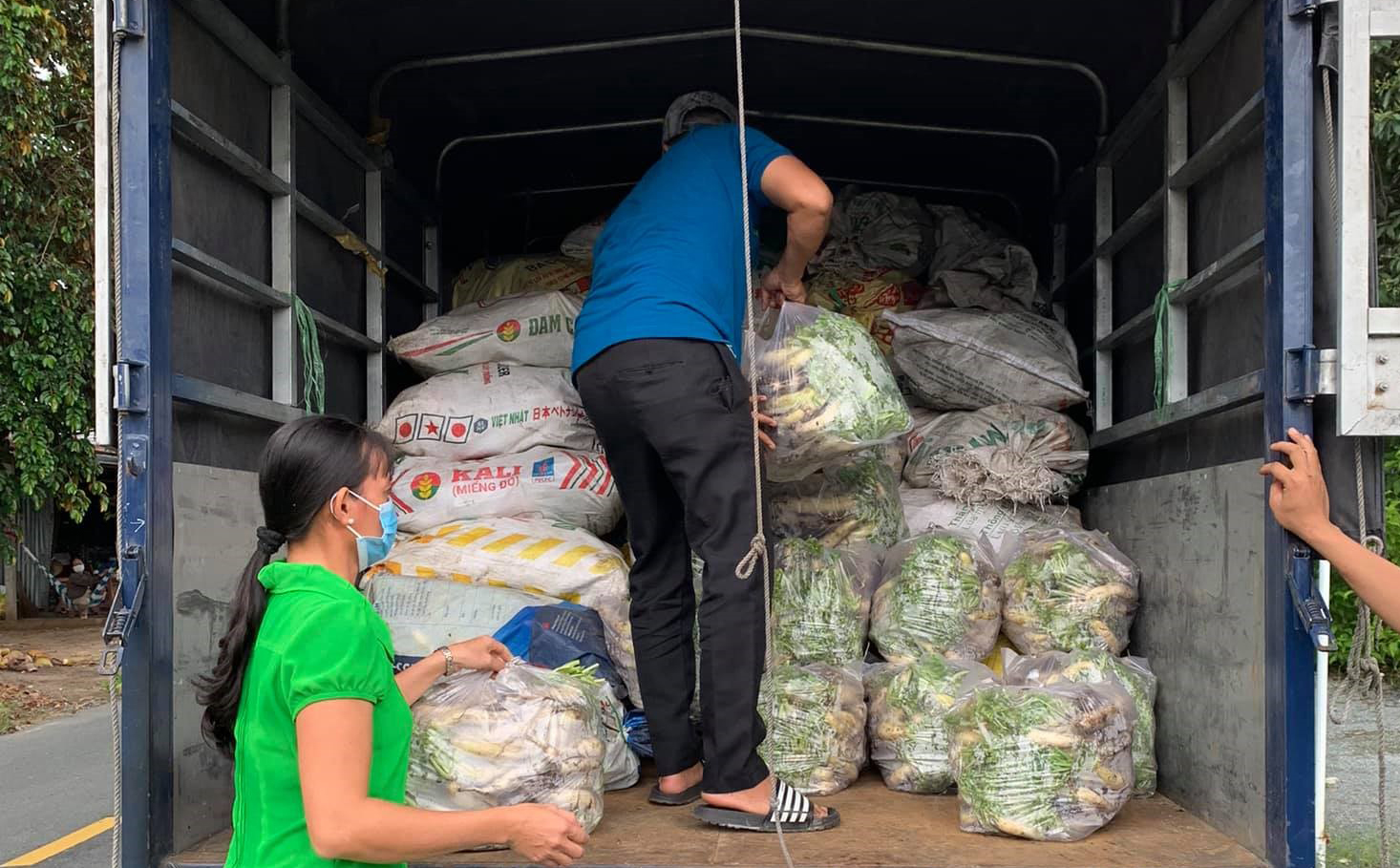Chùa Thanh Tuyền gửi 11 tấn rau, củ tươi hỗ trợ TP. Hồ Chí Minh