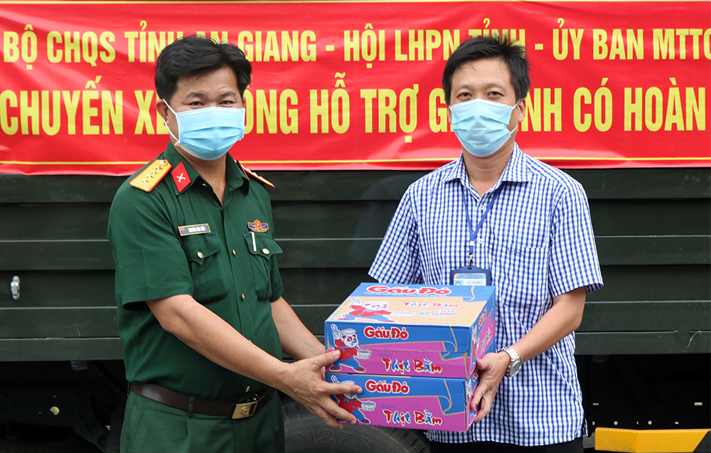 Nhiều hỗ trợ cho “Gian hàng 0 đồng” của lực lượng vũ trang tỉnh An Giang