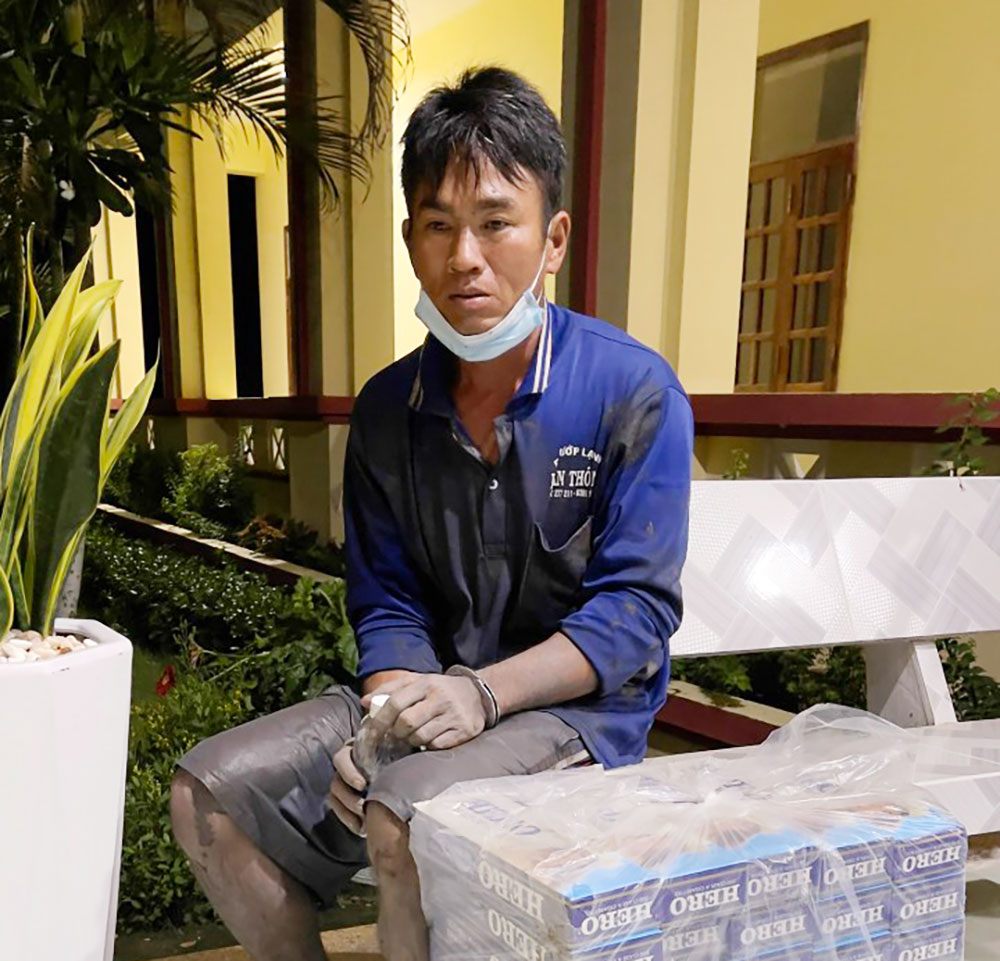 Bộ đội Biên phòng An Giang bắt 2 vụ buôn lậu, thu giữ 6.000 gói thuốc lá các loại