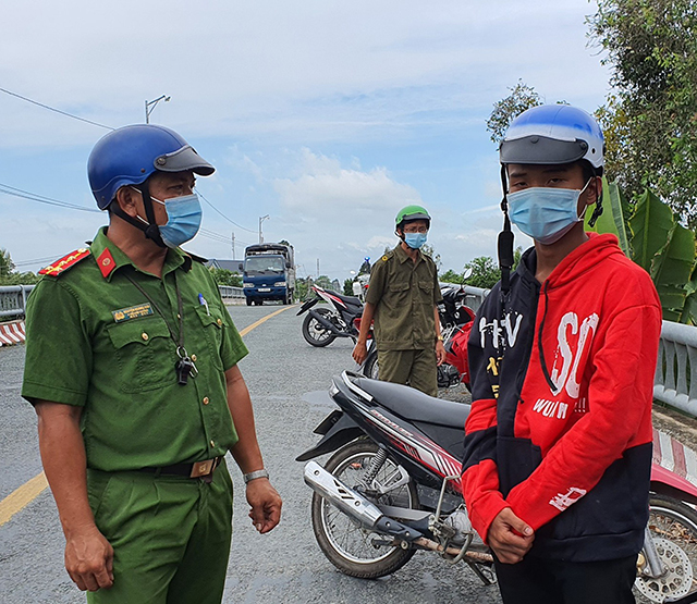 Đồng Tháp tăng cường tuần tra, kiểm soát, xử lý nghiêm các trường hợp vi phạm an toàn giao thông và phòng, chống dịch COVID-19
