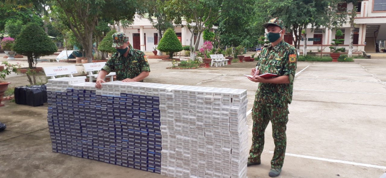 Bộ đội Biên phòng An Giang bắt 2 vụ buôn lậu, thu giữ 6.000 gói thuốc lá các loại