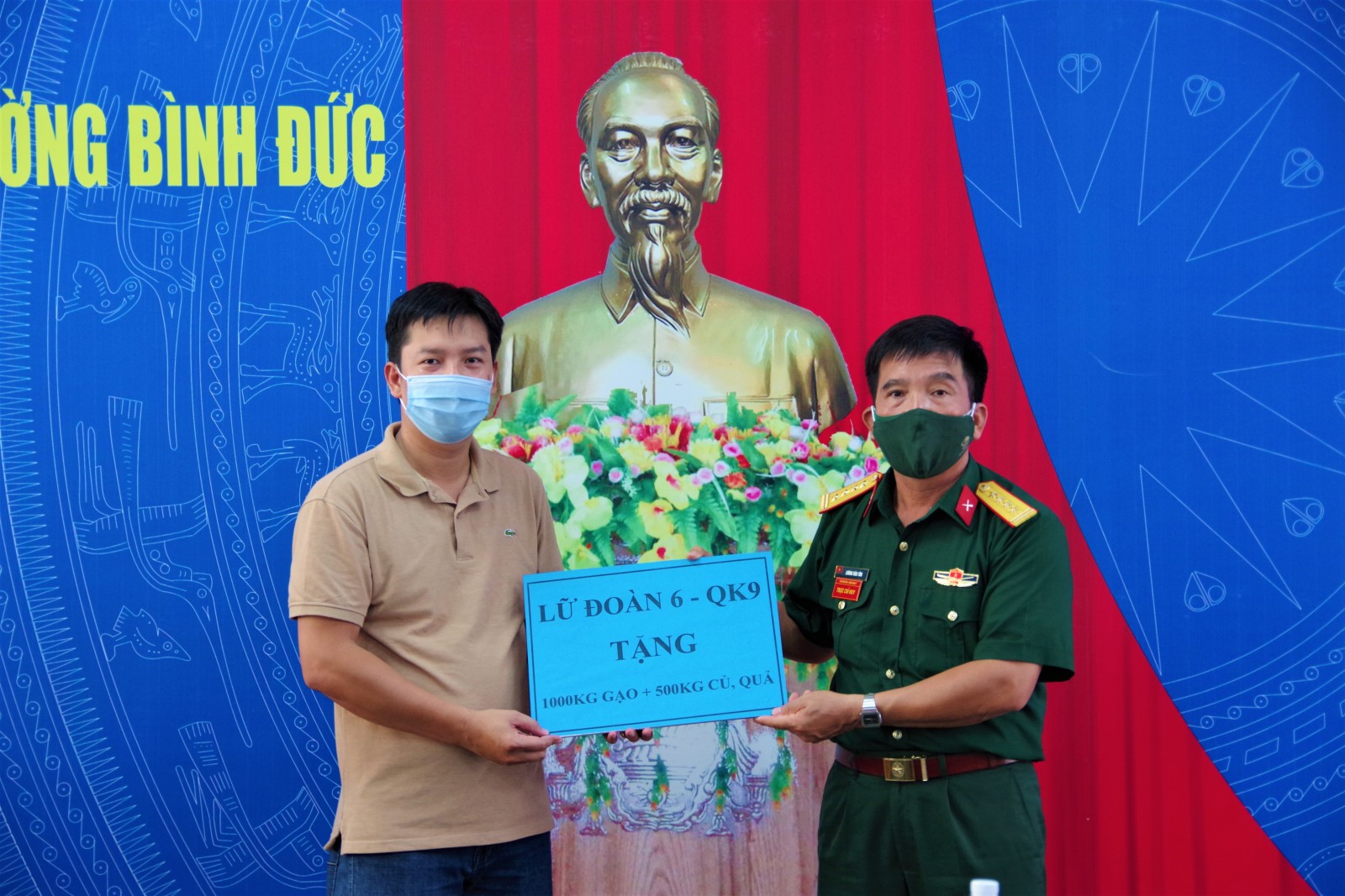 Lữ đoàn Pháo binh 6 hỗ trợ nhu yếu phẩm cho người dân