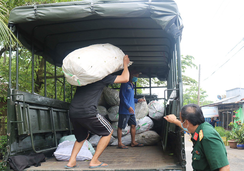 Hỗ trợ vận chuyển, tiêu thụ nông sản cho nông dân huyện Chợ Mới