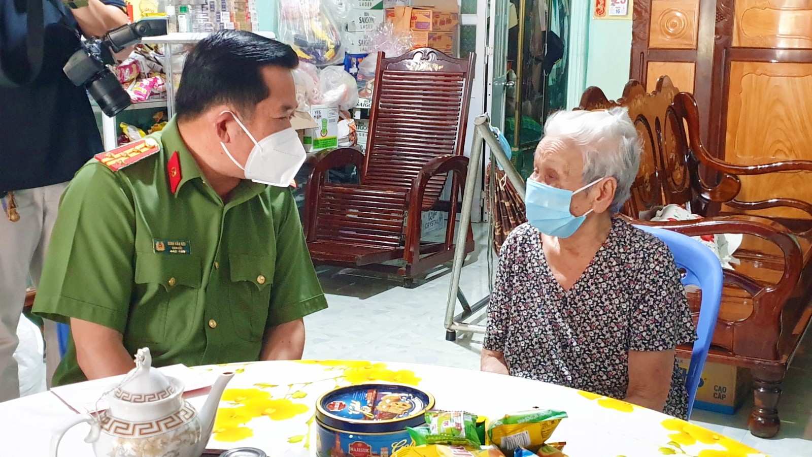 Thăm các gia đình chính sách tại huyện Tịnh Biên nhân kỷ niệm 74 năm ngày Thương binh – Liệt sĩ