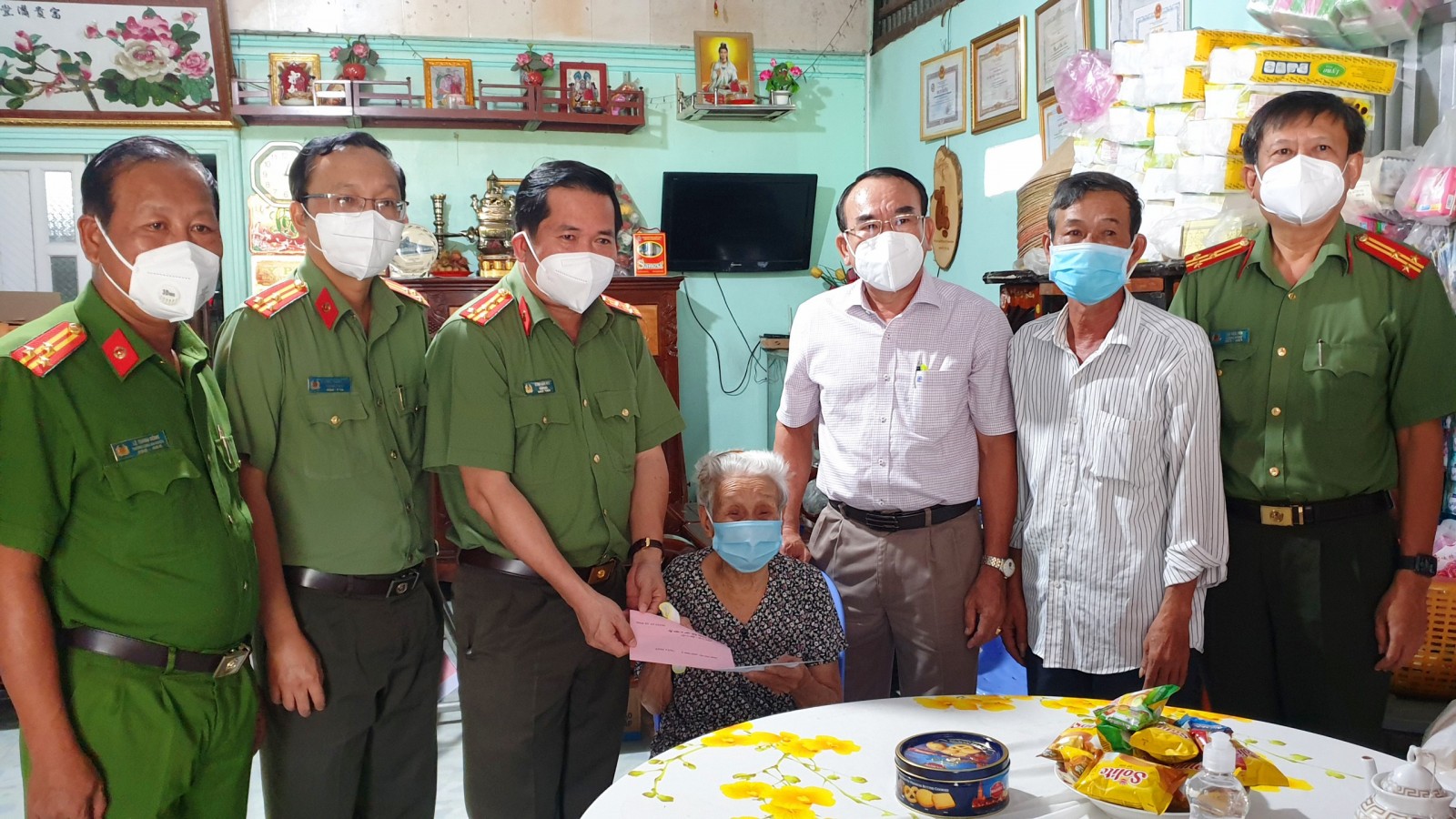 Thăm các gia đình chính sách tại huyện Tịnh Biên nhân kỷ niệm 74 năm ngày Thương binh – Liệt sĩ