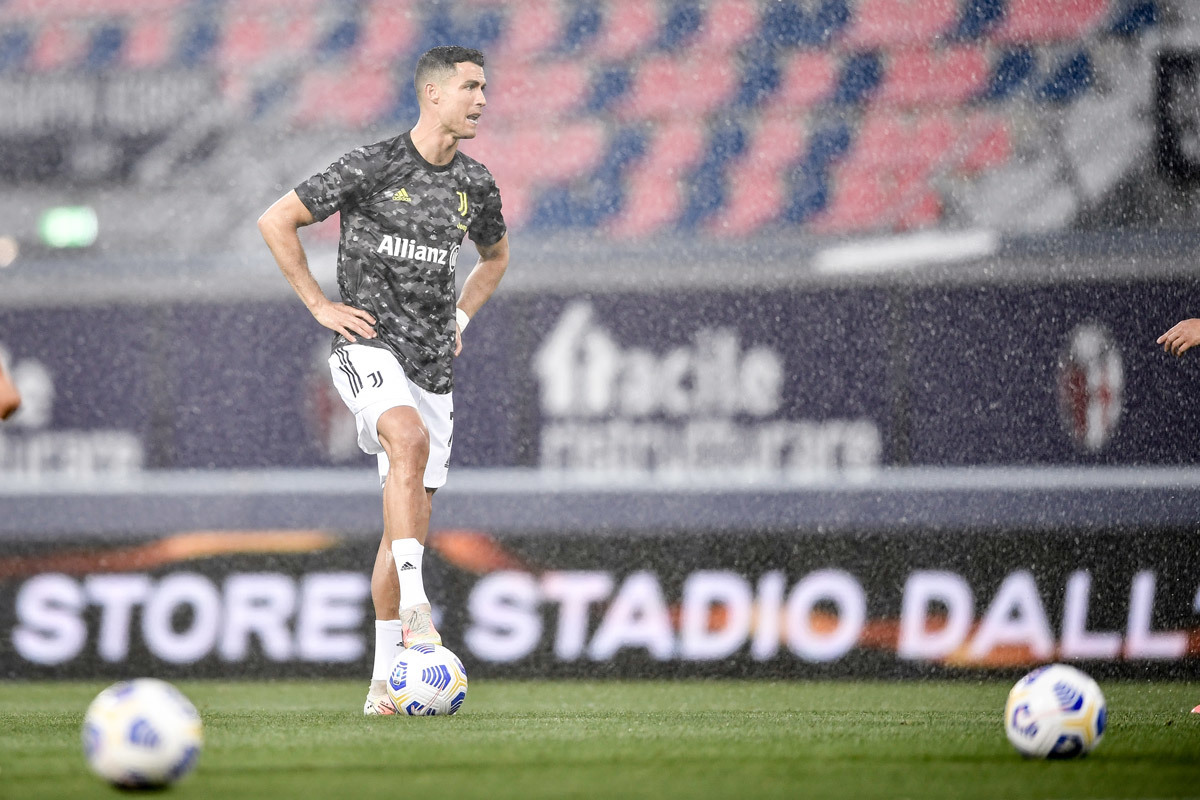 Ronaldo "chiến tranh lạnh" với Juventus: Cơ hội cho nhà giàu PSG