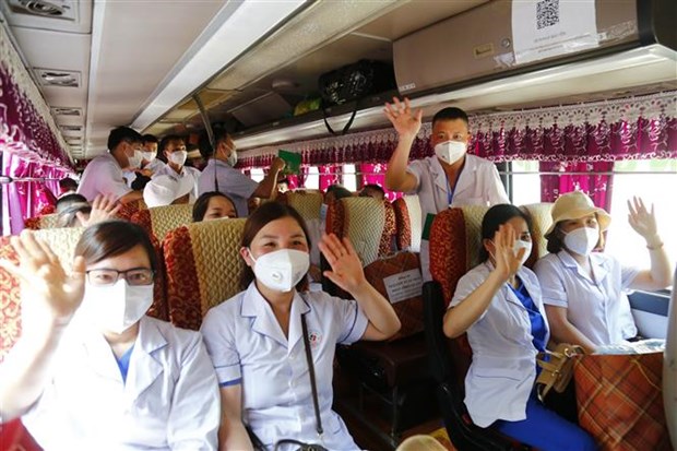 Nhiều y, bác sỹ lên đường hỗ trợ TP.HCM, Bình Dương chống dịch