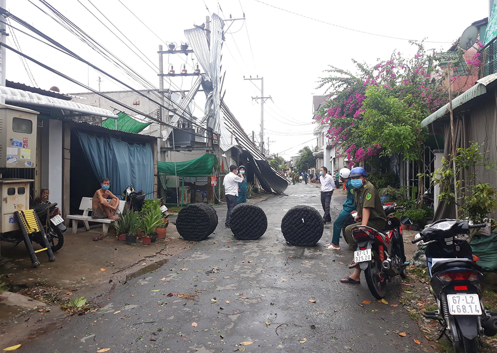 An Giang mưa dông lốc, sạt lở gây thiệt hại 20 căn nhà dân