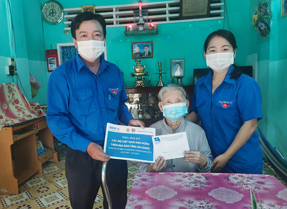 Chợ Mới tổ chức nhiều hoạt động "Đền ơn đáp nghĩa", tri ân các Anh hùng liệt sĩ
