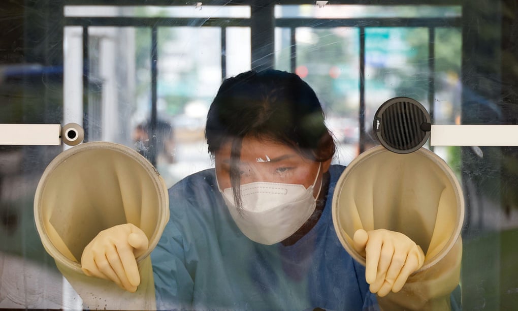 Từng chống dịch thành công, Hàn Quốc đang chật vật đối phó với sóng dịch Delta