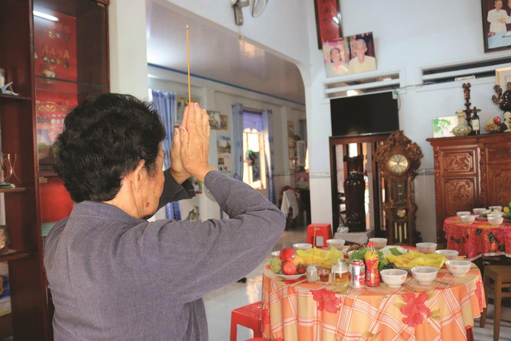 “Về dùng bữa cơm đạm bạc với gia đình tôi, các liệt sĩ ơi!”