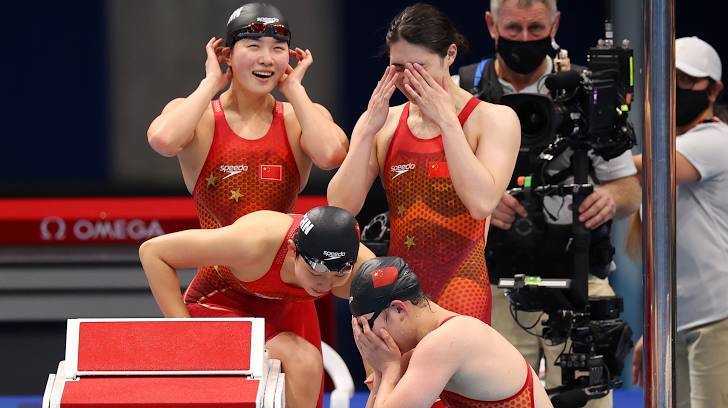 3 đội bơi cùng phá kỷ lục Olympic và thế giới ở 1 nội dung