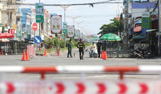 COVID-19: Campuchia phong tỏa 8 tỉnh, áp dụng giới nghiêm chưa từng có