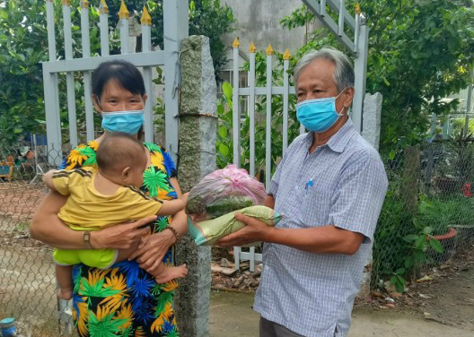 UBMTTQVN huyện Châu Thành tặng trên 12.580 phần quà cho người dân gặp khó khăn do ảnh hưởng dịch COVID-19