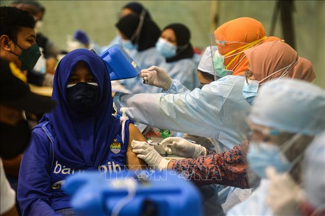 Indonesia huy động thêm 18.000 nhân viên truy vết COVID-19