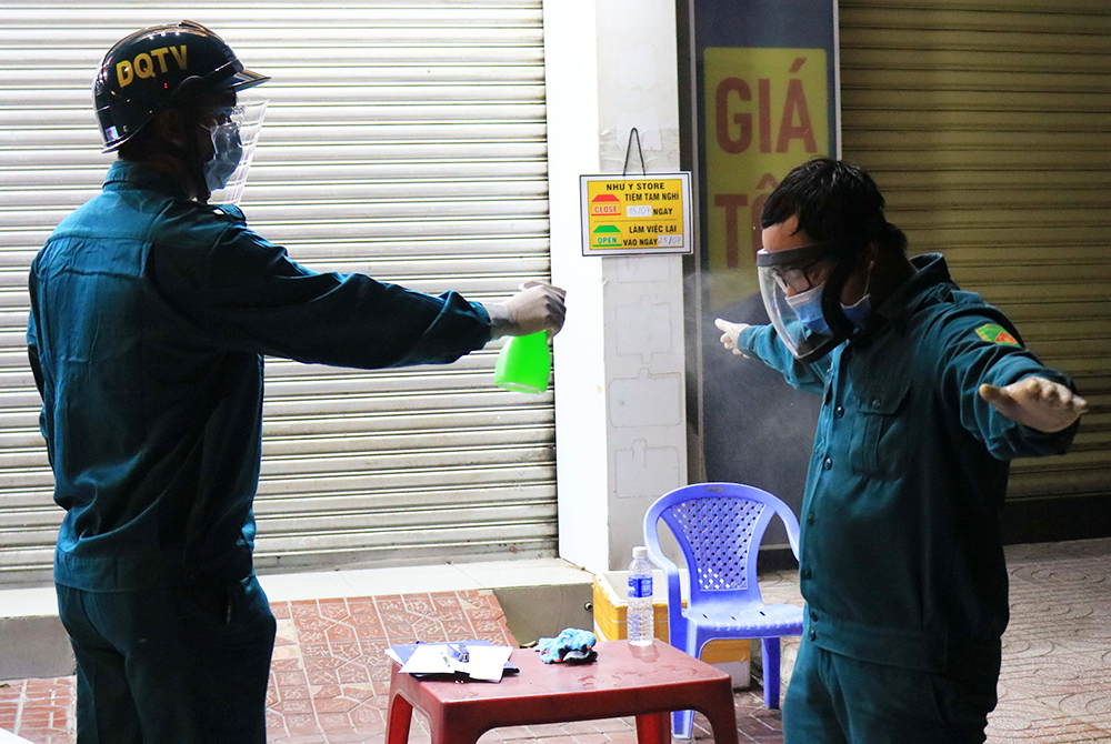 “Hãy ở nhà, mọi gian khó để chúng tôi lo”