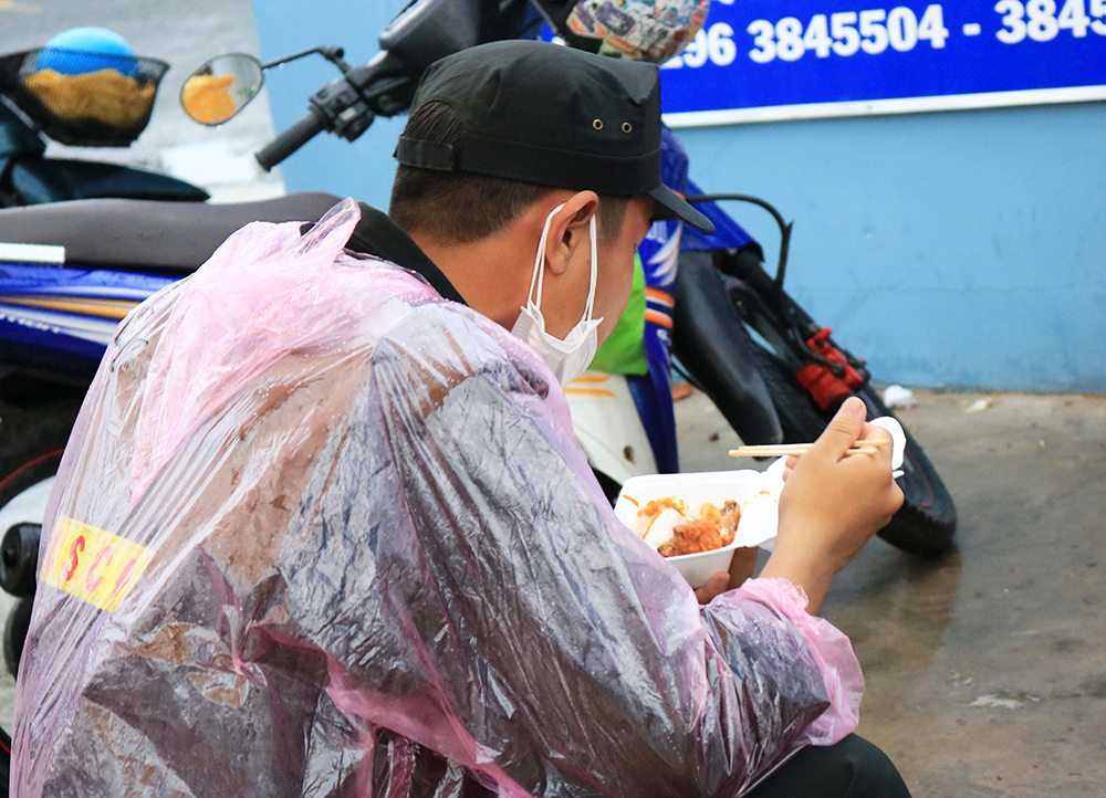 “Hãy ở nhà, mọi gian khó để chúng tôi lo”