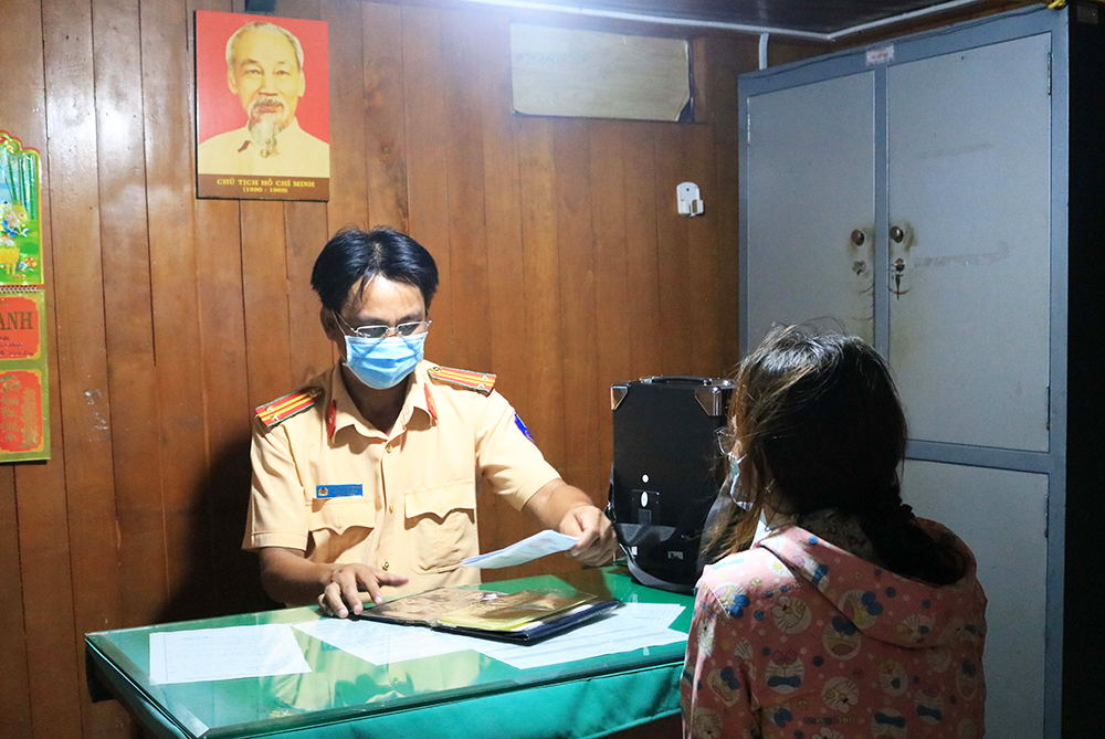 Những chiến sĩ phòng, chống dịch trên sông