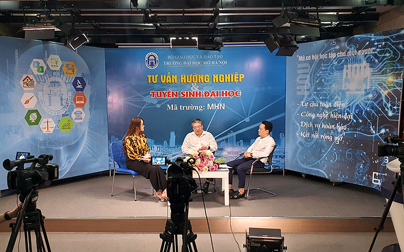 Tuyển sinh thích ứng bối cảnh tác động dịch bện