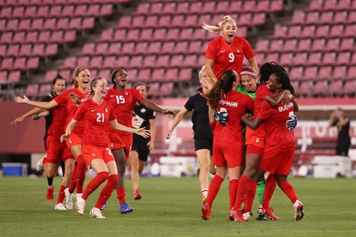 Olympic Tokyo 2020: Mỹ bị loại, Thụy Điển tranh HCV bóng đá nữ với Canada