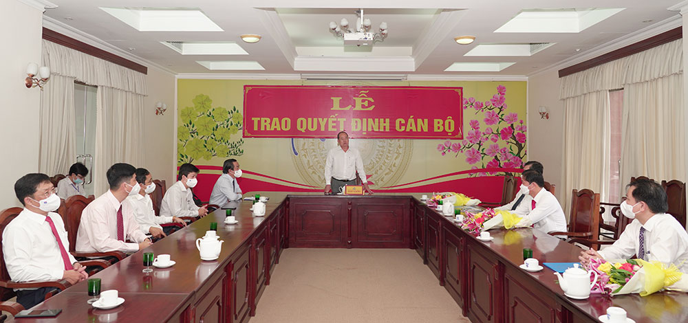UBND tỉnh An Giang trao quyết định cán bộ