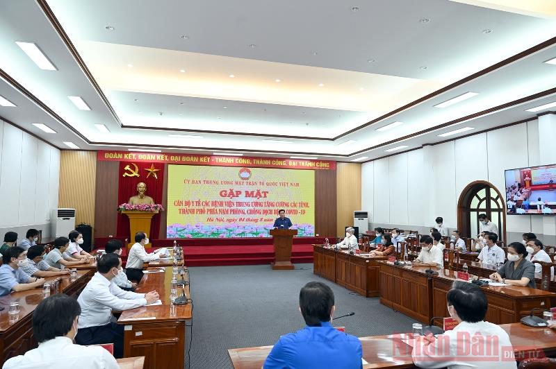 Chủ tịch Quốc hội Vương Đình Huệ: Đội ngũ cán bộ y tế xông pha tuyến đầu vì nhân dân, quốc gia, dân tộc