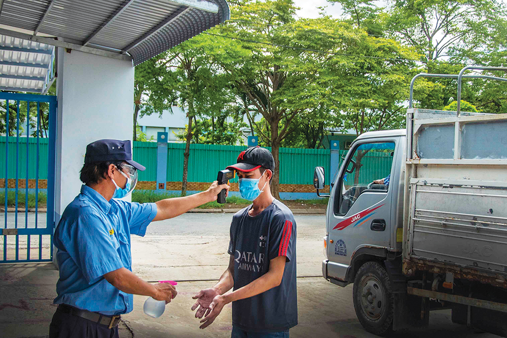 Doanh nghiệp thực hiện giãn cách, áp dụng “3 tại chỗ”